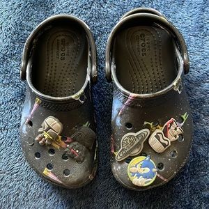 Size 9c galaxy print crocs